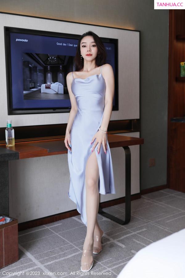   [XiuRen]高清写真图 2023.09.11 No.7365 苏曼兮 长裙丝袜第44张图片
